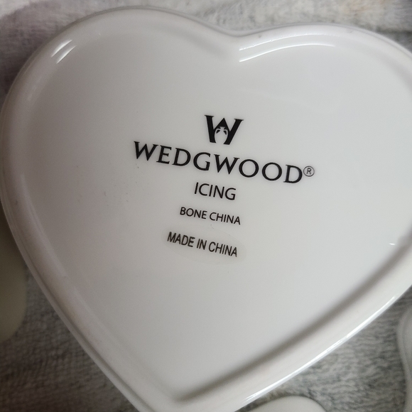 Jewelry Trinket Box by Wedgewood - Picture 2 of 4